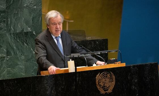 Генеральный секретарь Антониу Гутерриш на церемонии по случаю Международного дня памяти жертв Холокоста.